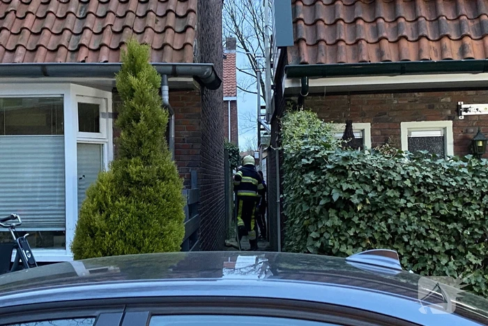 Brand in schuur achter woning