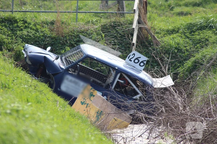 Bestuurder crossauto gewond bij eenzijdig ongeval