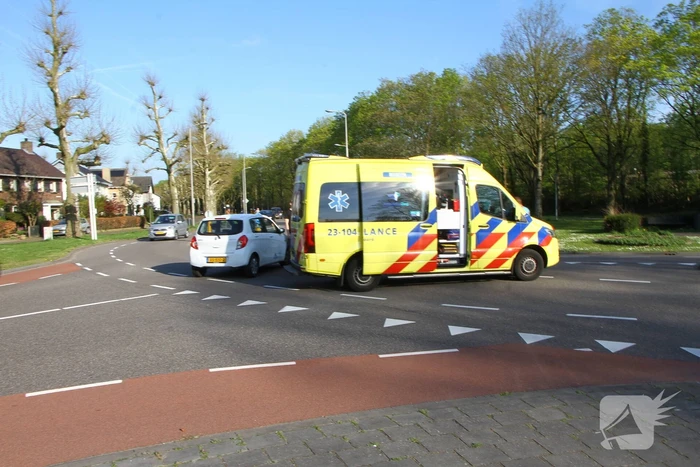 E-biker gewond bij botsing met auto