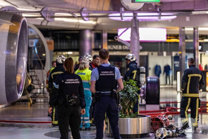 Schiphol ontruimd vanwege brand bij pizzatent