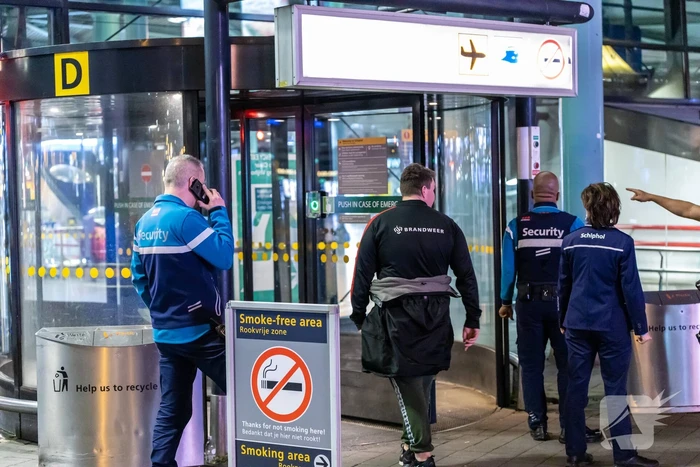 Schiphol ontruimd vanwege brand bij pizzatent