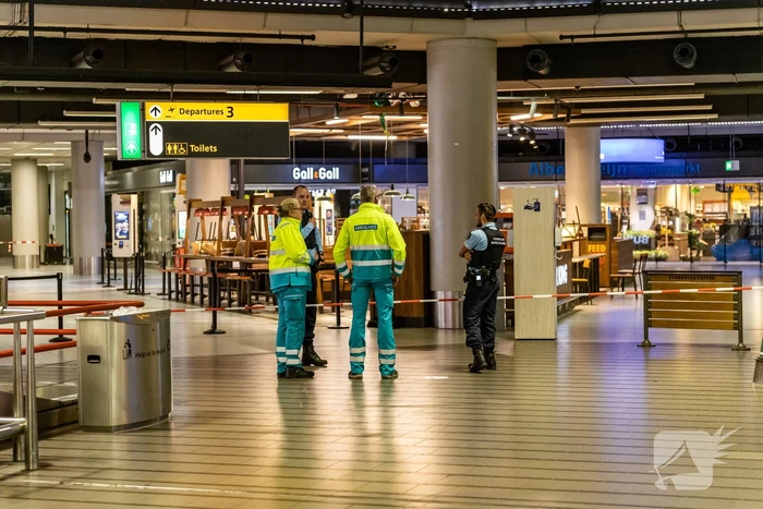 Schiphol ontruimd vanwege brand bij pizzatent