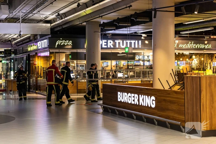 Schiphol ontruimd vanwege brand bij pizzatent