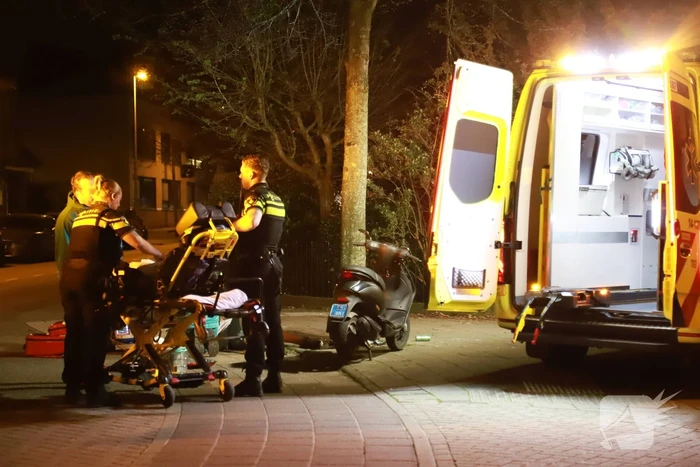 Scooterrijder komt hard ten val