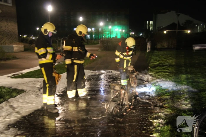 Deelscooter volledig uitgebrand