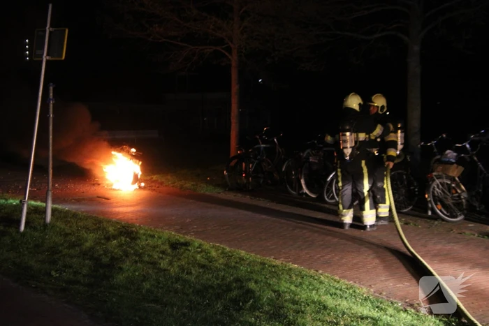 Deelscooter volledig uitgebrand
