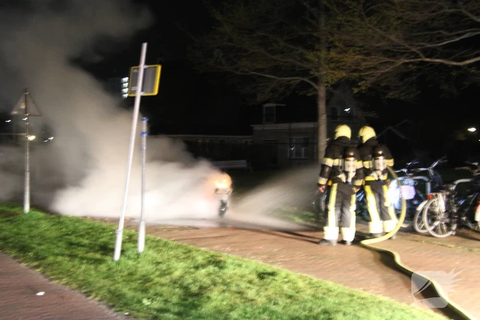 Deelscooter volledig uitgebrand