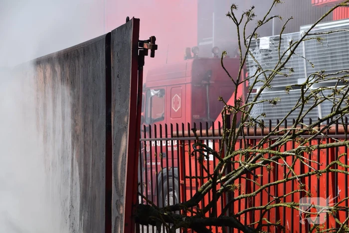 Hevige brand in grote afvalcontainer