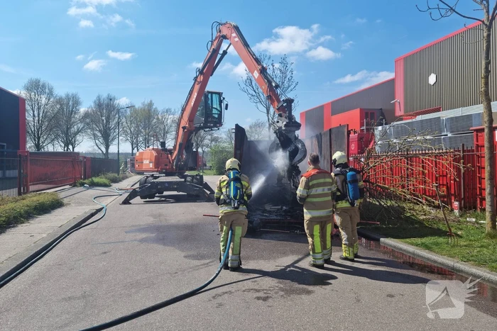 Hevige brand in grote afvalcontainer