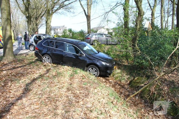 Auto belandt in greppel na ongeval