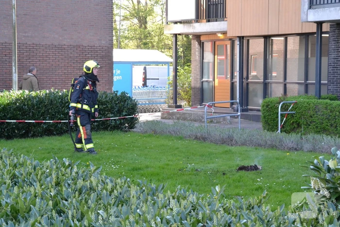 Bloempot in brand op balkon