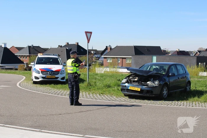 Schade bij frontale botsing op kruising