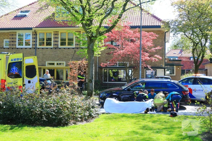 Taxichauffeur botst tegen geparkeerd auto
