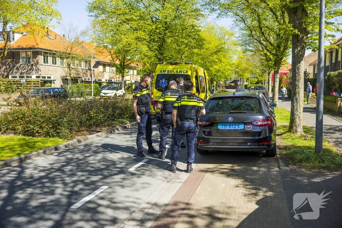 Taxichauffeur botst tegen geparkeerd auto
