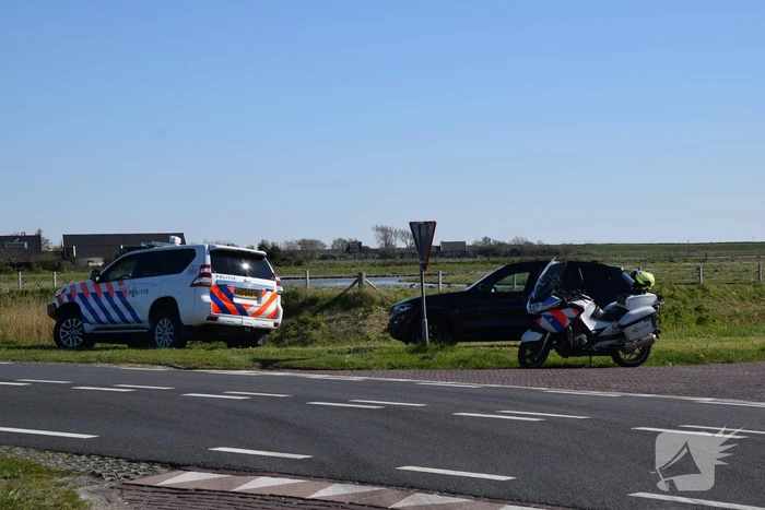 Fietser valt en krijgt stuur in buik