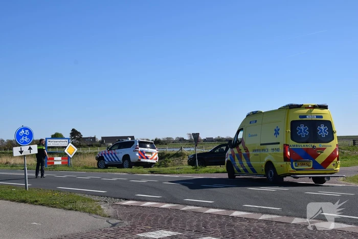 Fietser valt en krijgt stuur in buik