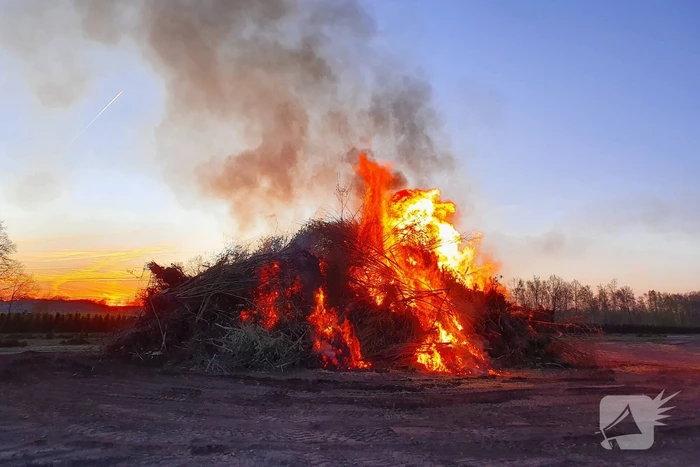 Paasvuur ontstoken langeveen