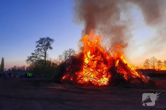 Paasvuur ontstoken langeveen