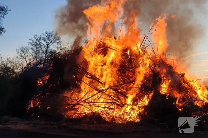 Paasvuur ontstoken langeveen