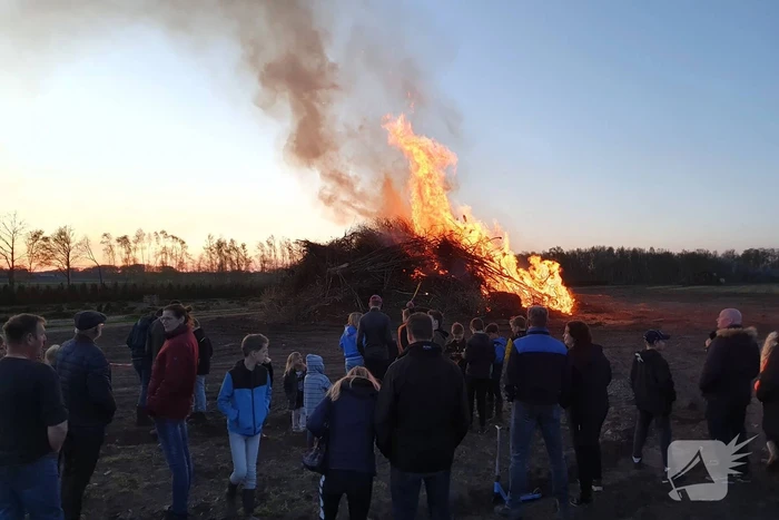 Paasvuur ontstoken langeveen