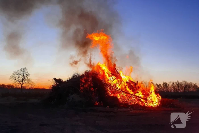 Paasvuur ontstoken langeveen