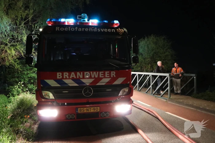 Grote vlammen bij uitslaande brand in woning