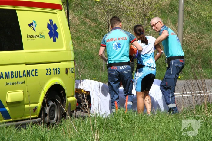 Wielrenner gewond na val met fiets