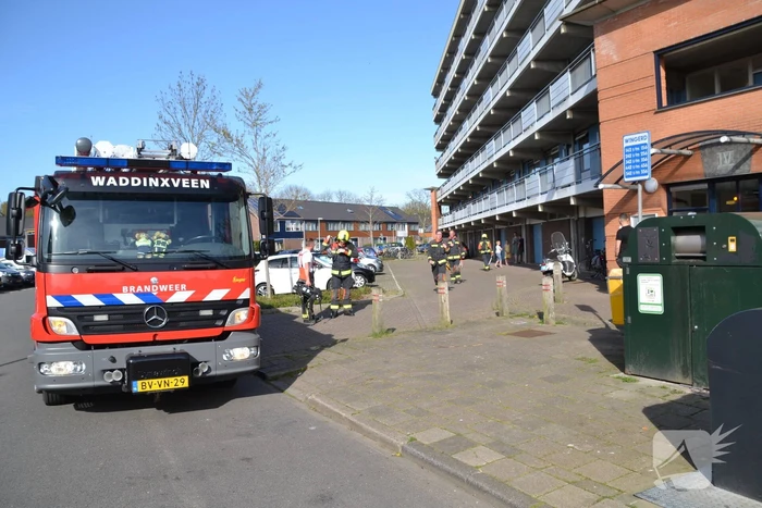 Brandweer onderzoekt benzinelucht in berging