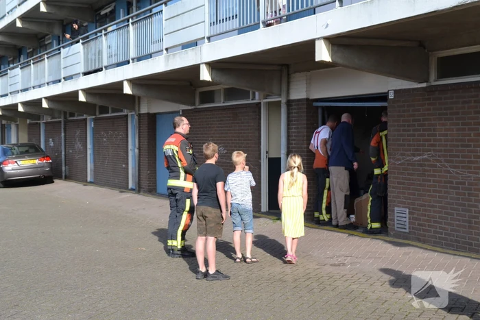 Brandweer onderzoekt benzinelucht in berging