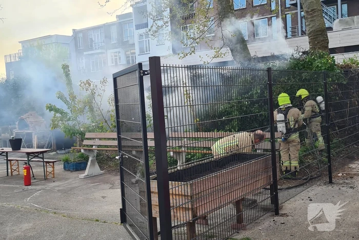 Veel rook bij brand in heg