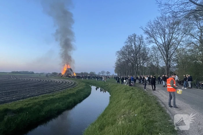 Grote drukte bij paasvuur