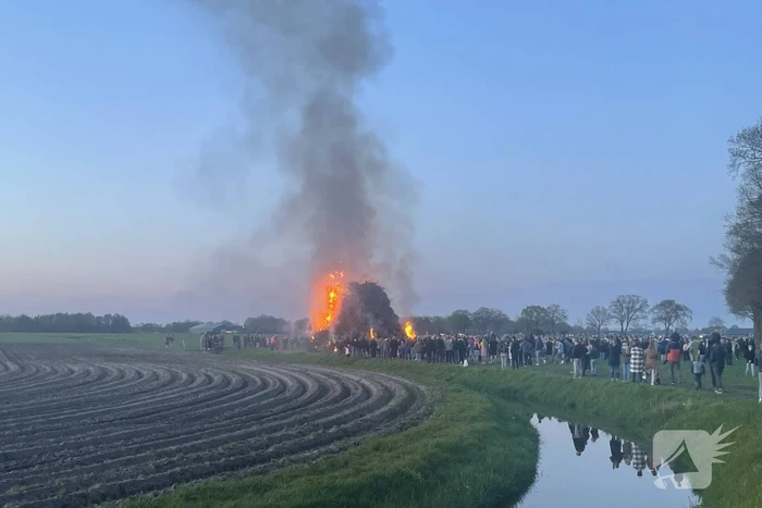 Grote drukte bij paasvuur