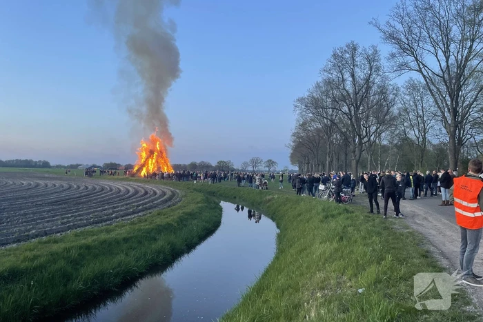 Grote drukte bij paasvuur
