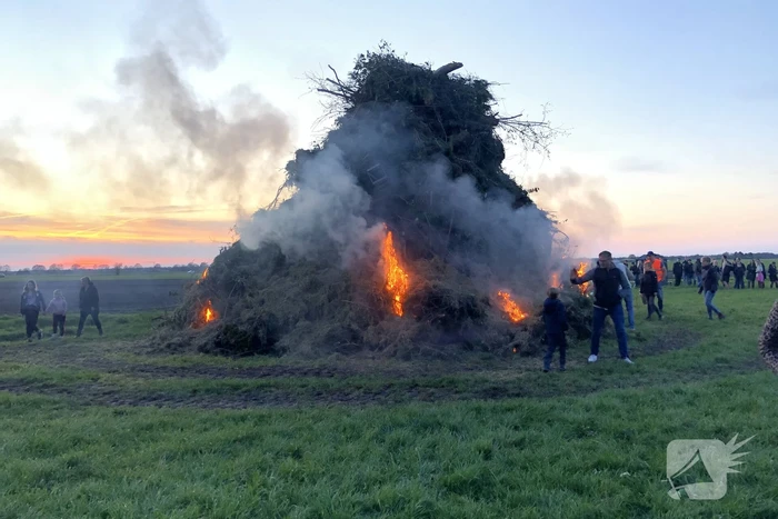 Grote drukte bij paasvuur