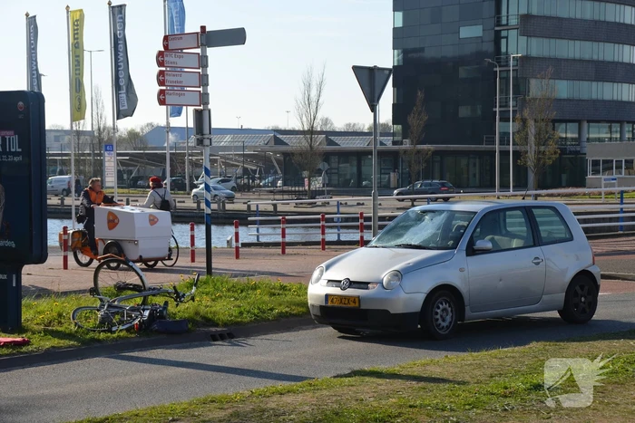 Automobilist schept E-biker op Hermesbrug