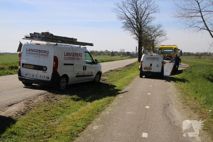 Bestelwagens van zelfde bedrijf botsen op elkaar