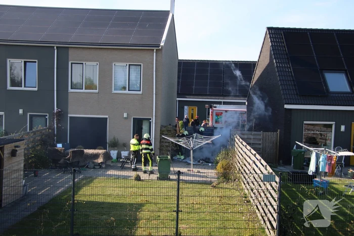 Containerbrand slaat over naar schutting