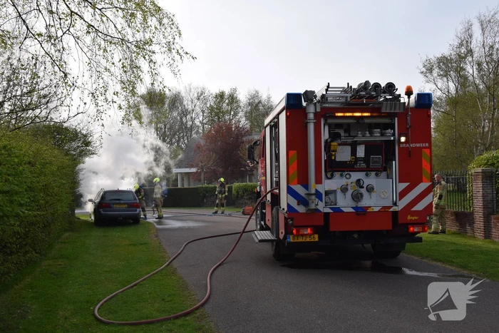 Auto zwaar beschadigd vanwege brand