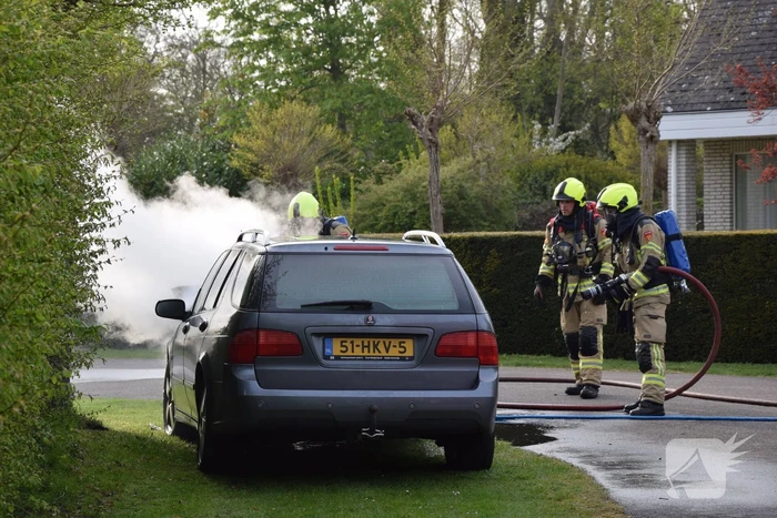 Auto zwaar beschadigd vanwege brand