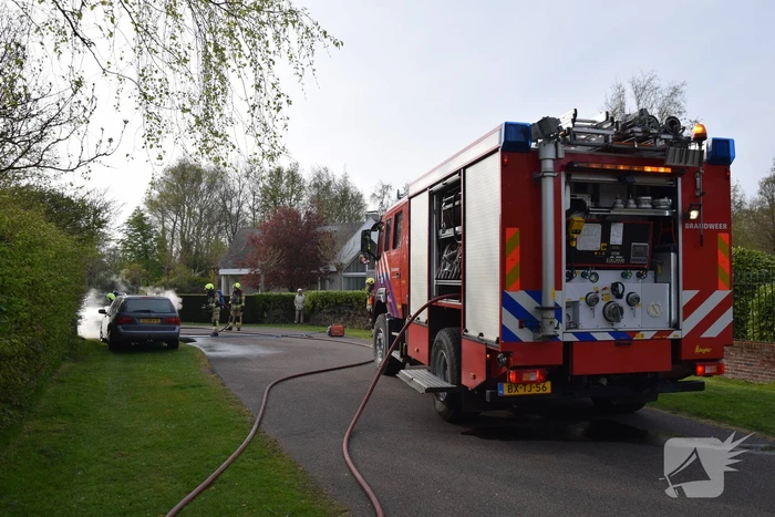 Auto zwaar beschadigd vanwege brand
