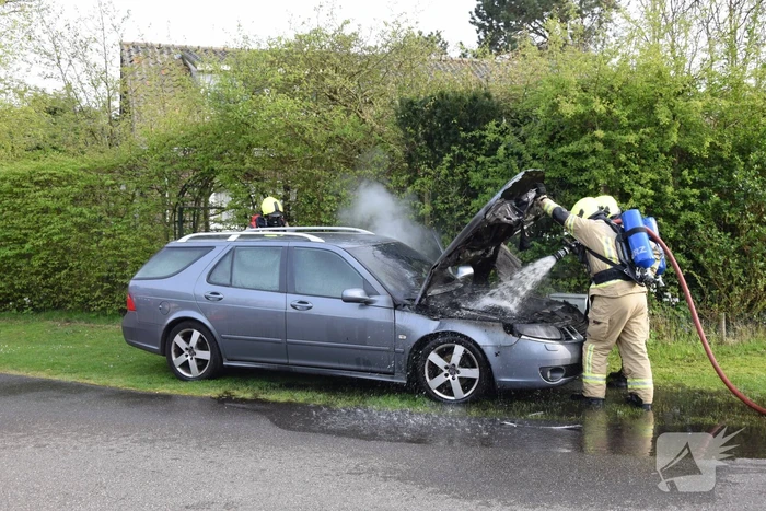 Auto zwaar beschadigd vanwege brand