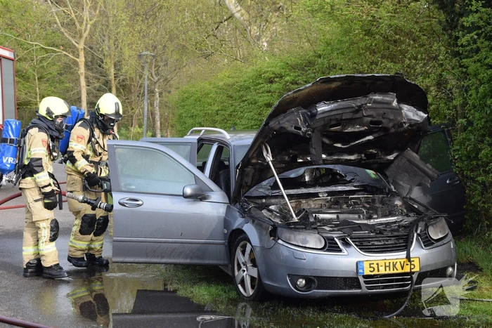 Auto zwaar beschadigd vanwege brand