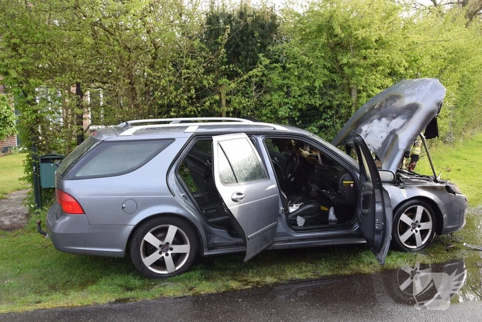 Auto zwaar beschadigd vanwege brand