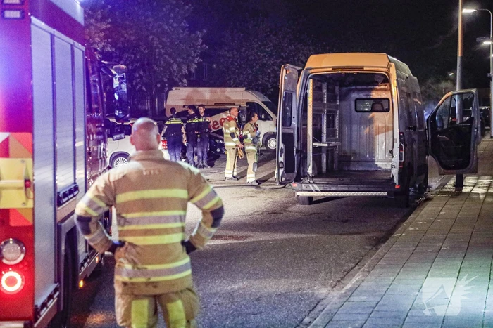Brand in geparkeerde bestelbus snel geblust