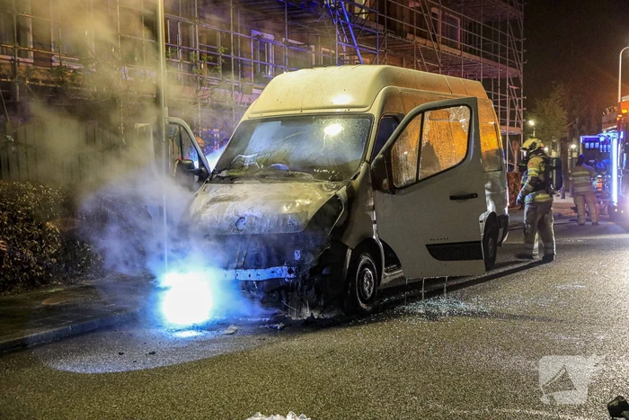 Brand in geparkeerde bestelbus snel geblust
