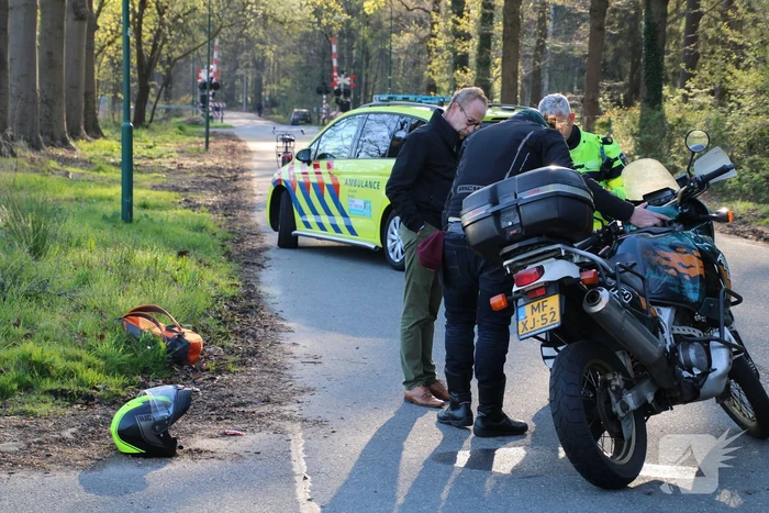 Motorrijder gecontroleerd door ambulancemedewerker