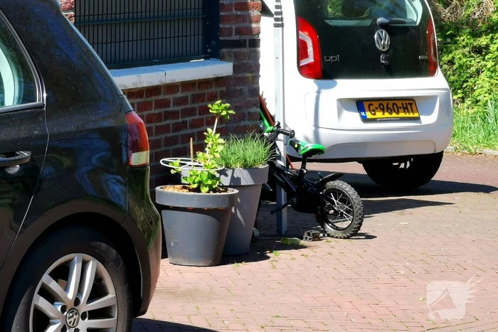 Bestuurder vrachtwagen slaat op de vlucht na aanrijding