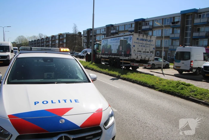 Bestuurder van Audi botst vol op aanhanger