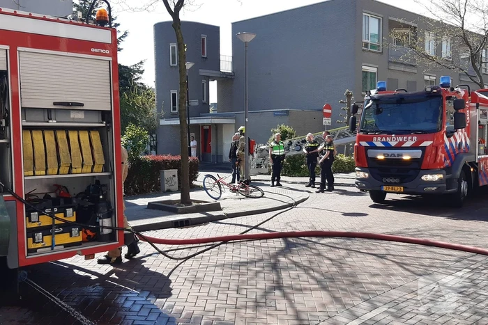 Brand in slaapkamer van portiekwoning
