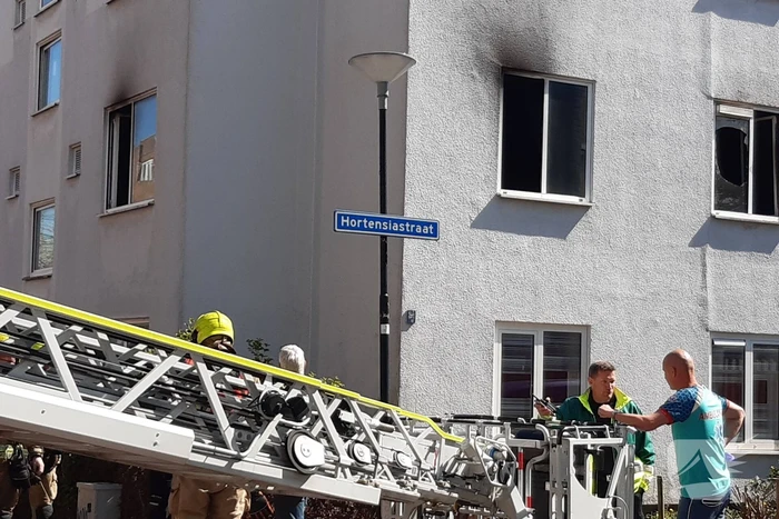 Brand in slaapkamer van portiekwoning